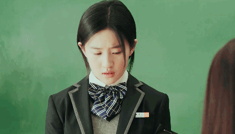 自信的人穿校服有多美，气质是培养出来的