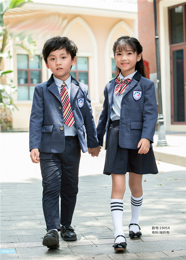 青春活力中小学幼儿园礼服，学生制服
